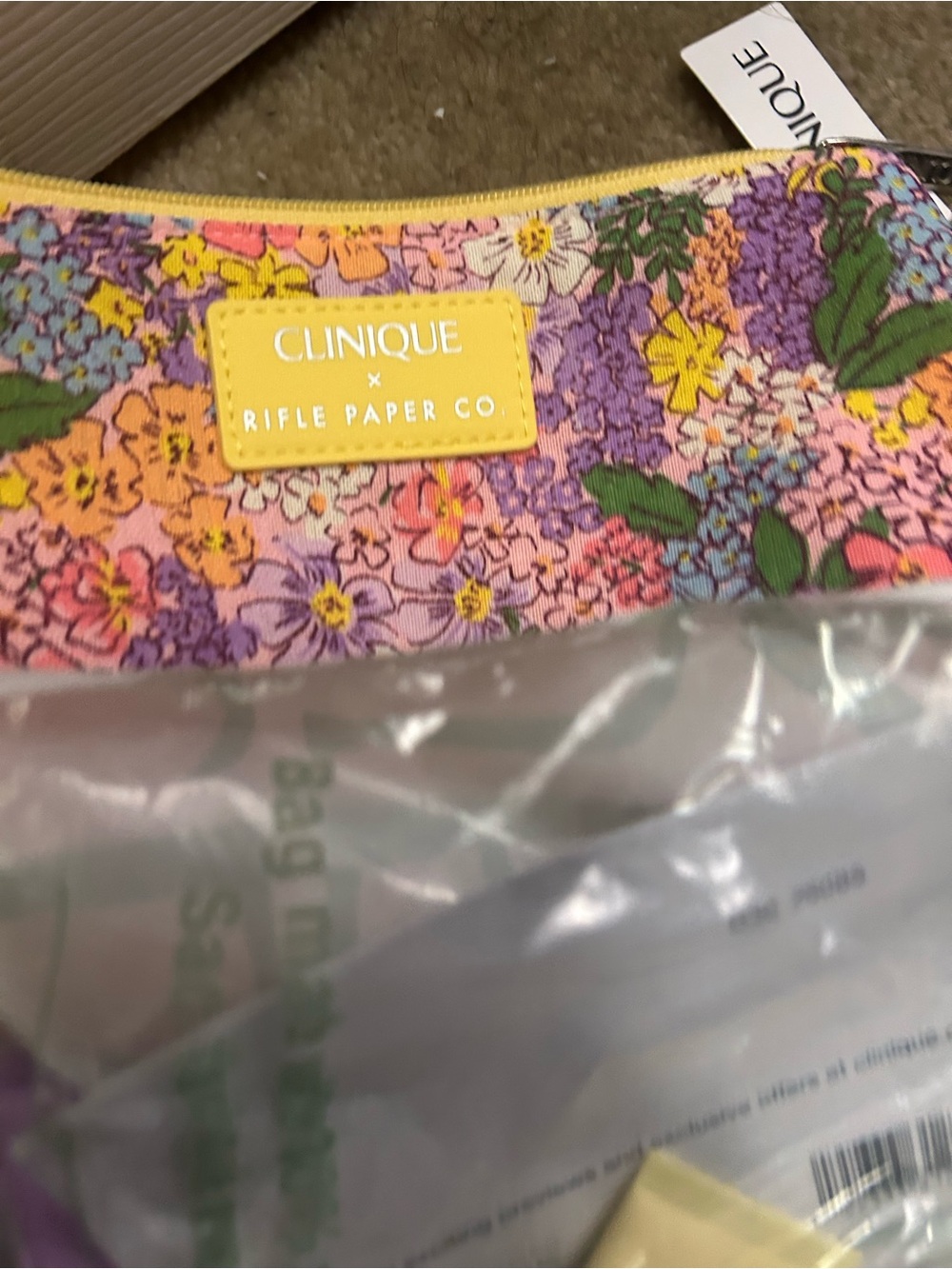 NWT CLINIQUE 5 piece gift set.  GORGEOUS floral bag. - Picture 15 of 16